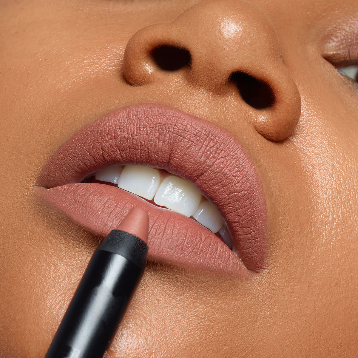 MAGNETIC MATTE LIP COLOR (LÁPIZ DE LABIOS MATE)